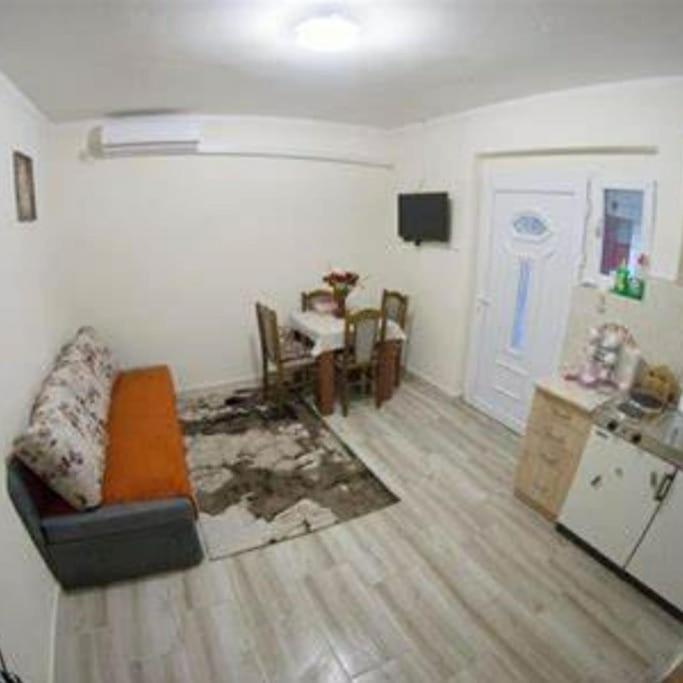 Apartmani Miro 特雷比涅 外观 照片
