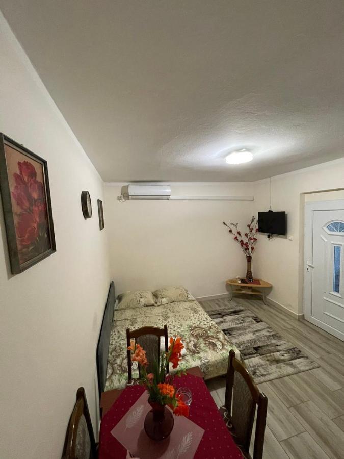 Apartmani Miro 特雷比涅 外观 照片